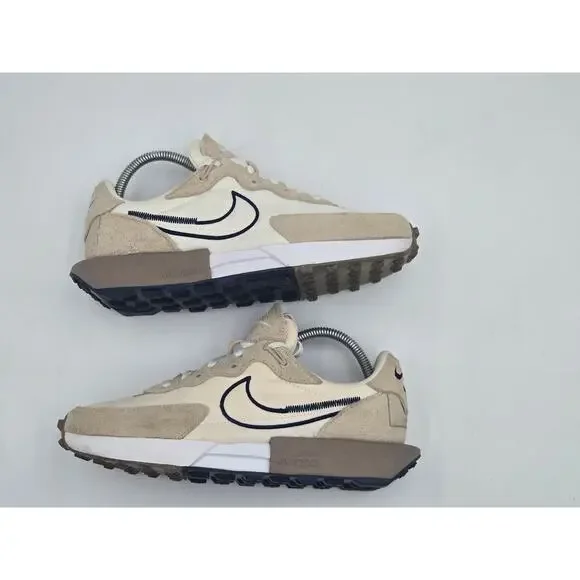 Nike Womens Fontanka Waffle Sanddrift White Sneakers Size 9.5 DC3579-102 - Picture 3 of 9